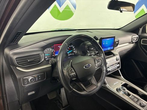 Used 2020 Ford Explorer XLT w/ Equipment Group 202A AWD/4WD image 13