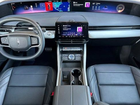 Used 2024 Lincoln Nautilus Premier w/ Equipment Group 102A image 5