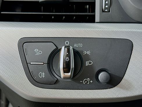 Used 2017 Audi A4 2.0T Premium image 17