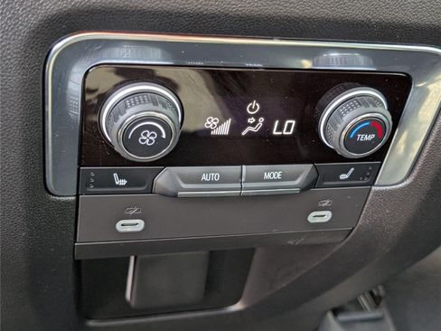 Used 2024 Chevrolet Suburban High Country AWD/4WD image 20