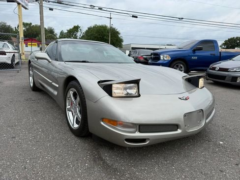 Used 2000 Chevrolet Corvette Coupe w/ Roof Pkg RWD image 11