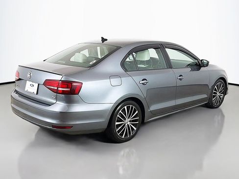 Used 2016 Volkswagen Jetta Sport FWD image 8