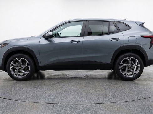 Used 2025 Chevrolet Trax LT FWD image 5