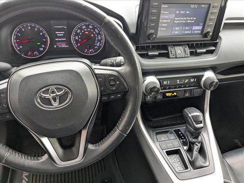 Used 2019 Toyota RAV4 XLE Premium image 10