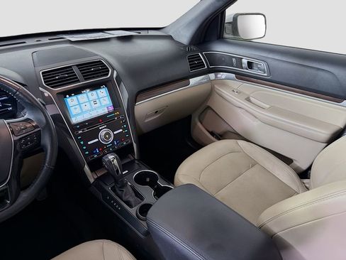 Used 2018 Ford Explorer Limited image 27