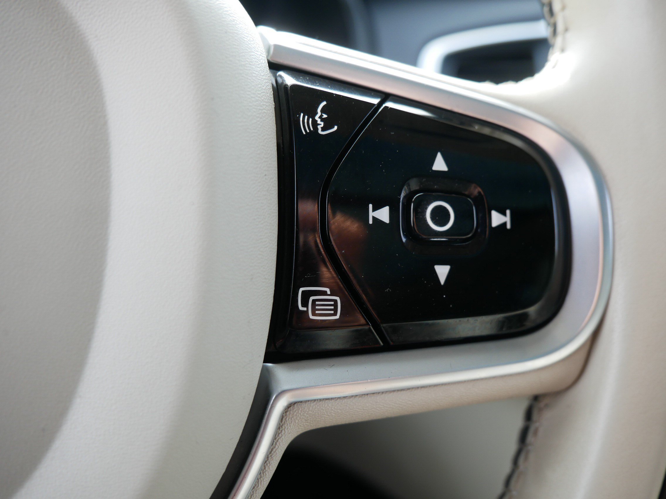 Used 2021 Volvo XC90 T6 Momentum w/ Climate Package AWD/4WD image 31