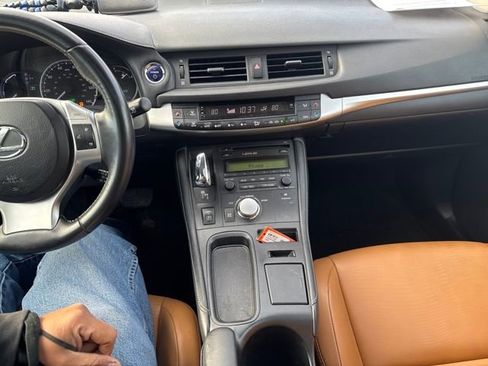 Used 2013 Lexus CT 200h image 12