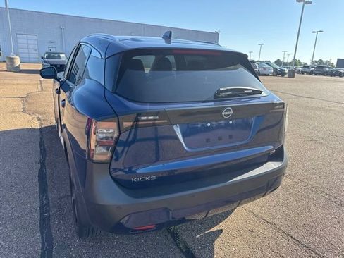 Used 2025 Nissan Kicks SR FWD image 22