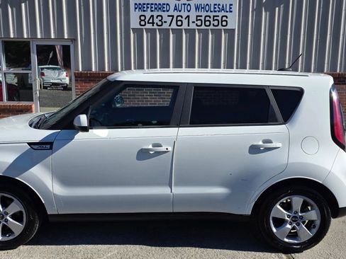 Used 2018 Kia Soul FWD image 3