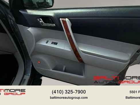 Used 2012 Toyota Highlander Limited w/ Tow Pkg AWD/4WD image 27