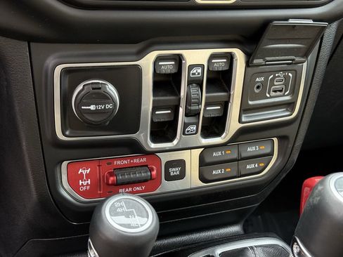 Used 2018 Jeep Wrangler Unlimited Rubicon w/ LED Lighting Group image 26