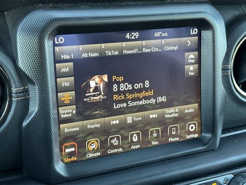 Used 2021 Jeep Gladiator Overland image 17