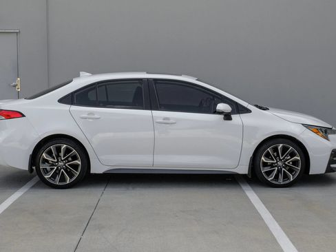 Used 2020 Toyota Corolla SE w/ SE Premium Package FWD image 7