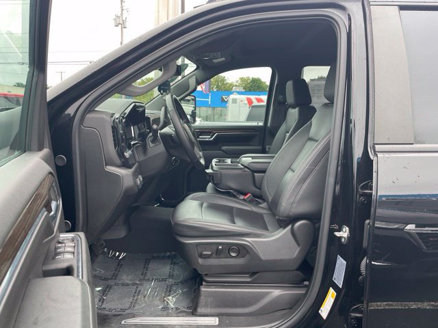 Used 2024 Chevrolet Silverado 2500 LT w/ Midnight Edition AWD/4WD image 9