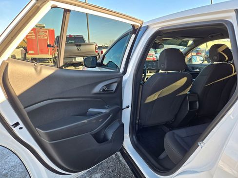Used 2024 Chevrolet Trax RS w/ Driver Confidence Package image 25