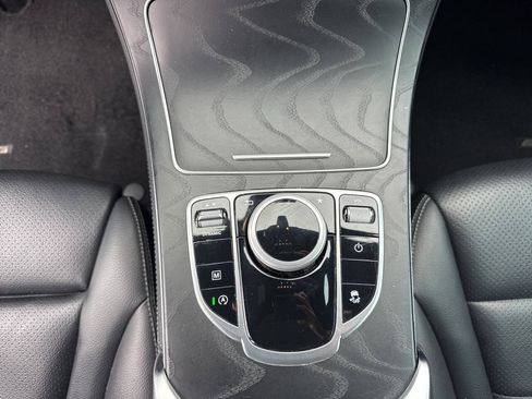 Used 2019 Mercedes-Benz GLC 300 4MATIC image 19