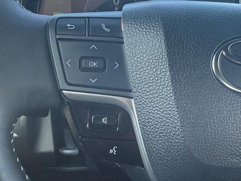 Used 2025 Toyota Camry SE image 13