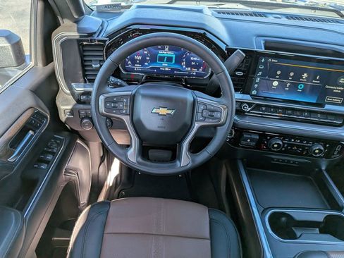 Used 2024 Chevrolet Silverado 2500 High Country w/ High Country Premium Package image 17