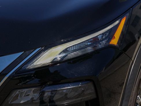 Used 2023 Nissan Rogue S FWD image 10