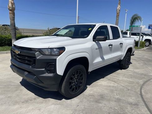 Used 2025 Chevrolet Colorado W/T w/ WT Custom Package RWD image 4