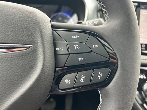 New 2026 Chrysler Pacifica Limited w/ S Appearance Package FWD image 18