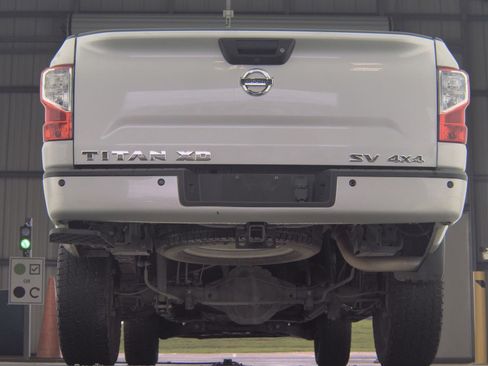Used 2018 Nissan Titan SV w/ SV Convenience Package AWD/4WD image 4