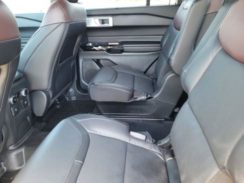 Used 2024 Ford Explorer Platinum w/ Technology Package image 17