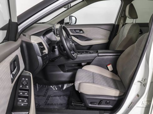 Used 2023 Nissan Rogue SV image 7