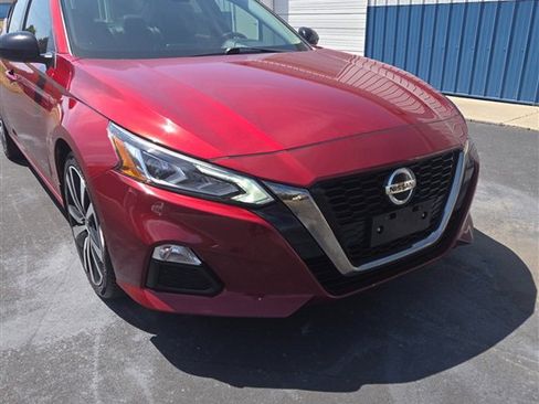 Used 2020 Nissan Altima 2.5 SR FWD image 2