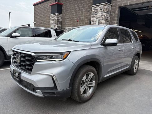 Used 2025 Honda Pilot EX-L image 6