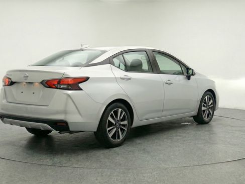 Used 2025 Nissan Versa SV image 9