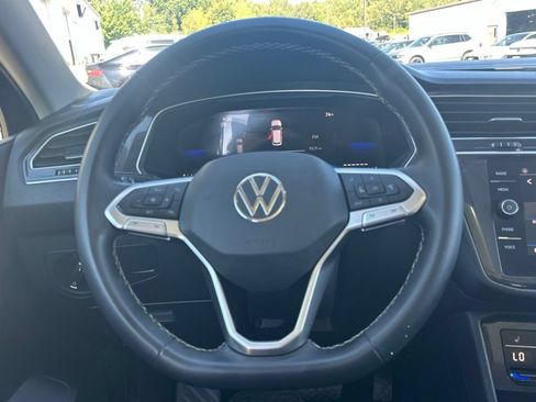 Used 2023 Volkswagen Tiguan SE w/ Panoramic Sunroof Package FWD image 19