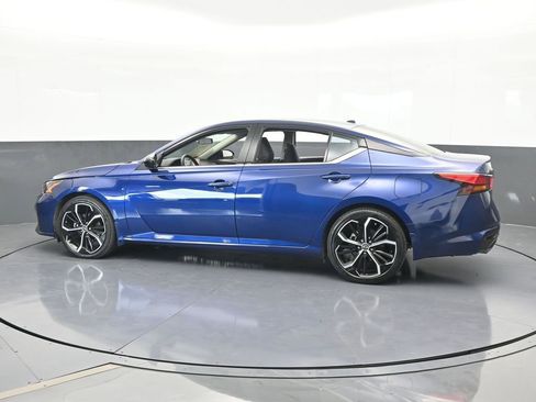 Used 2024 Nissan Altima 2.5 SR image 3