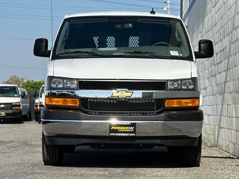 Used 2025 Chevrolet Express 2500 w/ Driver Convenience Package RWD image 9