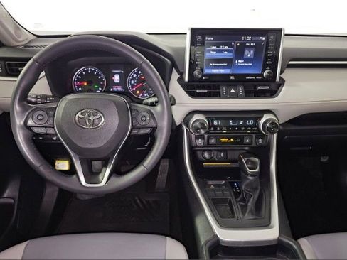 Used 2020 Toyota RAV4 XLE Premium FWD image 4