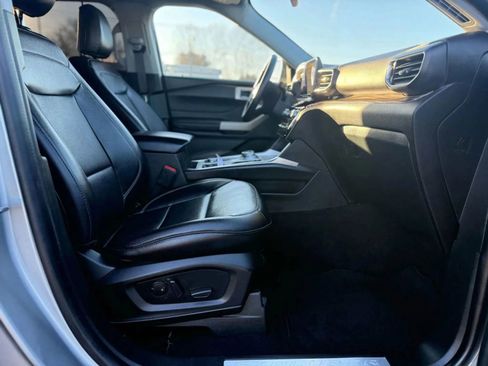 Used 2023 Ford Explorer Limited AWD/4WD image 21