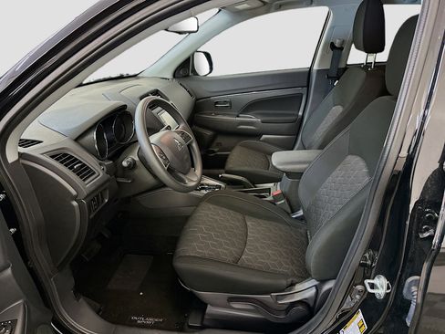 Used 2025 Mitsubishi Outlander Sport ES image 13
