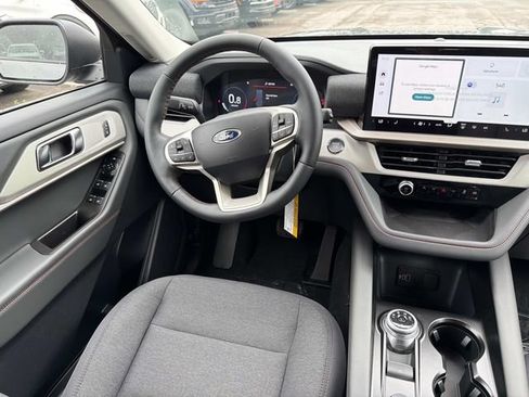 New 2026 Ford Explorer Active RWD image 14