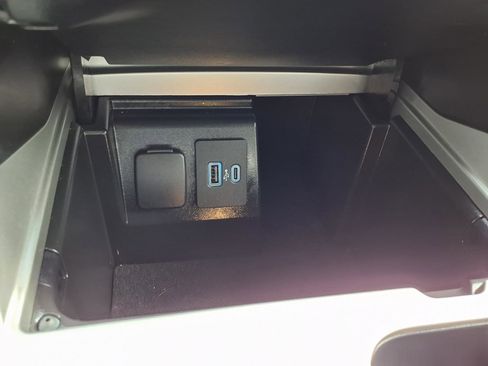 Used 2022 Ford Explorer XLT w/ Equipment Group 202A RWD image 10