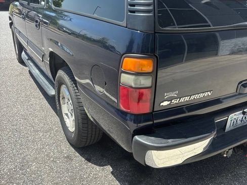 Used 2005 Chevrolet Suburban LT w/ Preferred Equipment Group AWD/4WD image 4