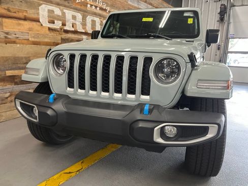 Used 2023 Jeep Wrangler Unlimited Sahara w/ Cold Weather Group AWD/4WD image 12