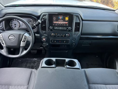 Used 2023 Nissan Titan SV image 4
