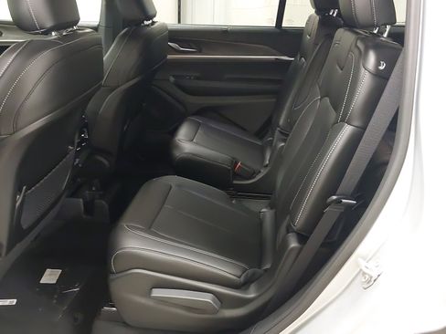 New 2025 Jeep Grand Cherokee L Limited w/ Luxury Tech Group II image 38