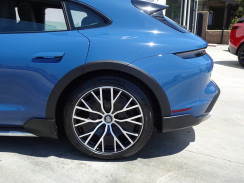 Used 2022 Porsche Taycan 4 Cross Turismo image 9
