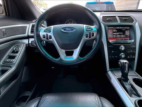 Used 2014 Ford Explorer XLT w/ Equipment Group 202A image 5