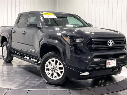 Certified 2024 Toyota Tacoma SR5 image 3