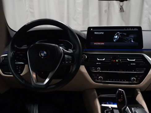 Used 2023 BMW 530i xDrive 530i xDrive w/ Premium Package image 3