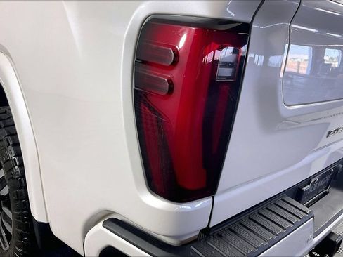 Certified 2024 GMC Sierra 2500 Denali Ultimate AWD/4WD image 21