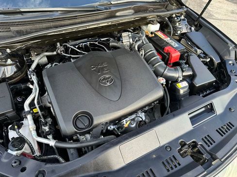 Used 2022 Toyota Avalon Touring image 9
