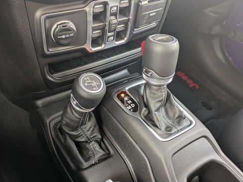 New 2026 Jeep Gladiator Sahara image 15